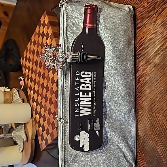 NWT Insulated Wine Bag and Bottle Stopper, Silver Glitter - Picture 3 of 5